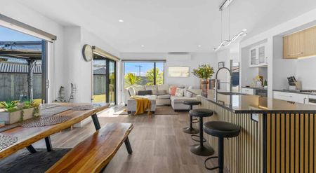 Stylish Four-Bedroom Living in Wharewaka - Photo 4