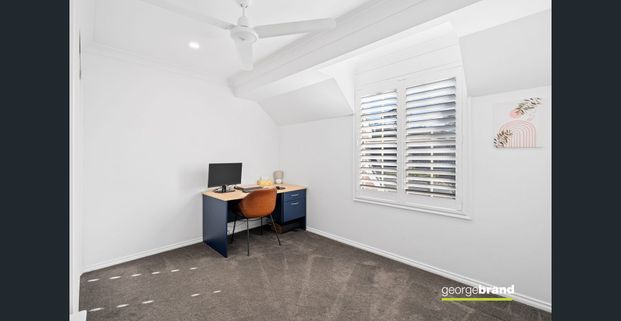 Immaculate 3 Bedroom Townhouse! - Photo 1