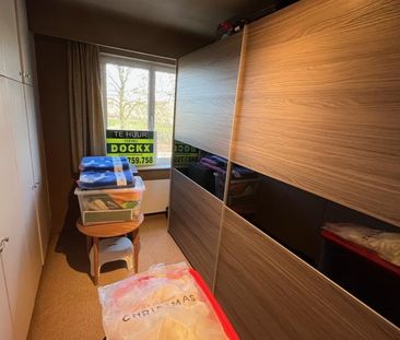 Prachtig gelegen appartement met lift, 2 slaapkamers, terras en garage - Photo 3