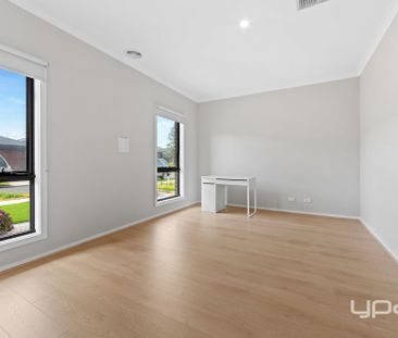 SPACIOUS 4 BEDROOM FAMILY HOME IN A PRIME LOCATION! - Photo 3