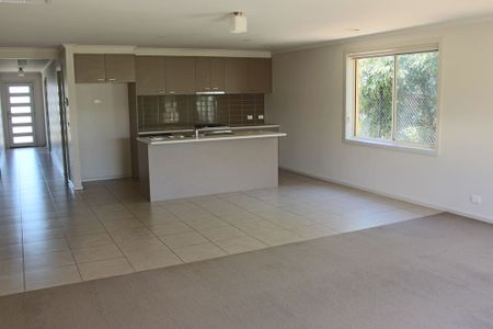 SPACIOUS FOUR BEDROOM FAMILY HOME - Photo 3