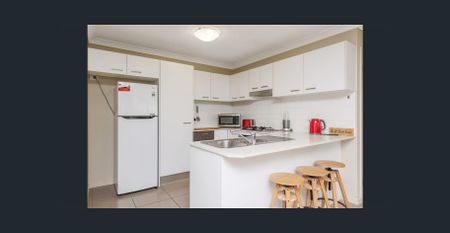 "Spacious and Modern Townhouse for Rent in Ormeau - Your Perfect Home Awaits!" - Photo 2