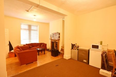 6 Bed - Clayton Park Square, Jesmond - Photo 2