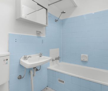 Conveniently Positioned One Bedroom Apartment In Prime Location - Photo 1