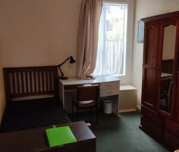 Cornhill Street - Available 2026 - Internet Included - Fully Furnished - Photo 2