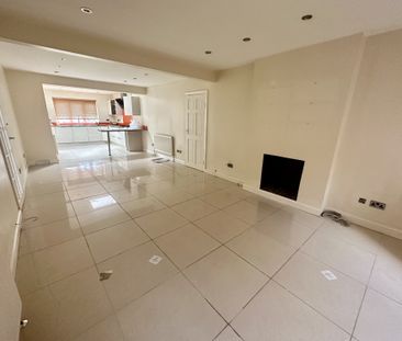 St. Marys Avenue North, Middlesex, UB2 - Photo 2