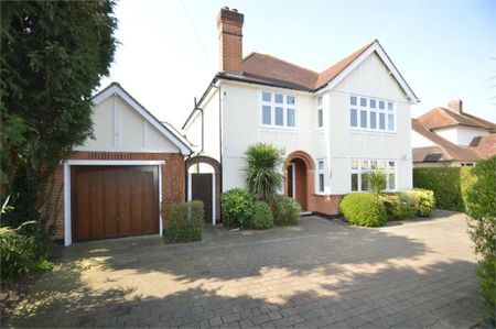 4 bedroom detached house to rent - Photo 2