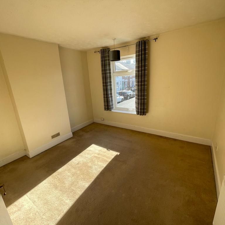 3 bedroom end of terrace house to rent - Photo 1