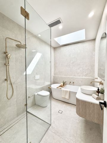 Where Coastal Living Meets Modern Luxury - Photo 5