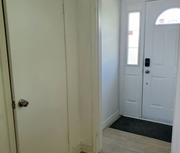 For Lease - 2413 Vivian Road Unit# (Main Floor), Whitchurch-Stouffv... - Photo 3