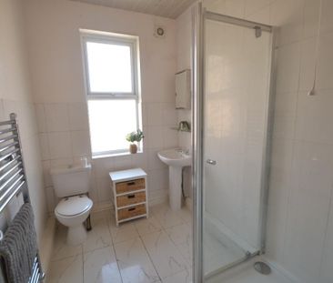 5 bedroom detached house to rent - Photo 3