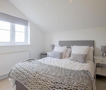 2 bedroom end of terrace house to rent - Photo 1