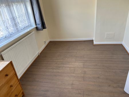 3 Bed Terraced House, Ilminster Avenue, BS4 - Photo 5