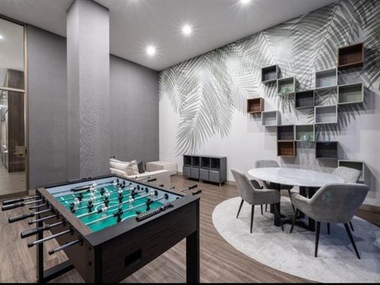 815 Av. Plymouth - Photo 1