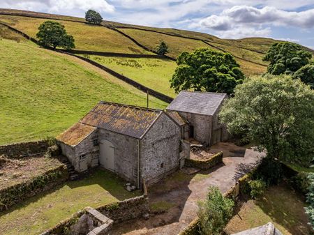 3 bed farmhouse with farm buildings at Storiths, Skipton - Photo 5