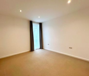 Market Street, Addlestone, Surrey, KT15 - Photo 1