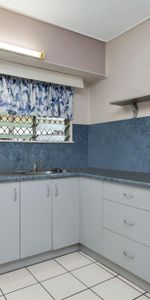 Comfort, Convenience & Space in the Heart of Kirwan! - Photo 4