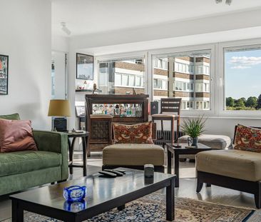 2 Bed Flat, Somerset House, SW19 - Photo 1