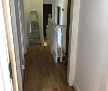Room in a Shared House, High Town Road, LU2 - Photo 2