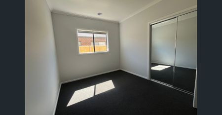 36 Rice Flower Crescent, Strathtulloh, Vic 3338 - Photo 2