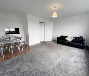 3 bedroom flat to rent - Photo 4