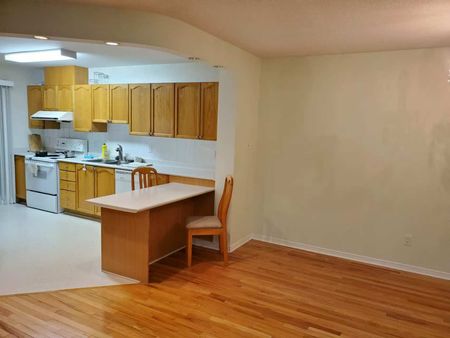 For Lease - 31 Thornbury Crescent, South of Baseline to Knoxdale, Ontario - Photo 4