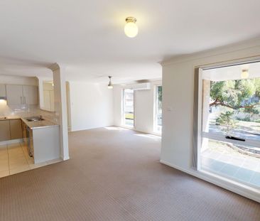 LIGHT & BRIGHT! - Photo 6