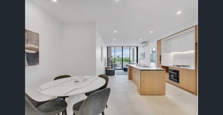 Renting Reimagined - Furnished 2 Bedroom Apartment - Photo 2