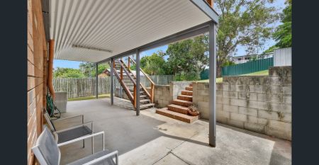 Self-contained Private Downstairs Studio apartment under 2 Story QLD style House - Photo 4