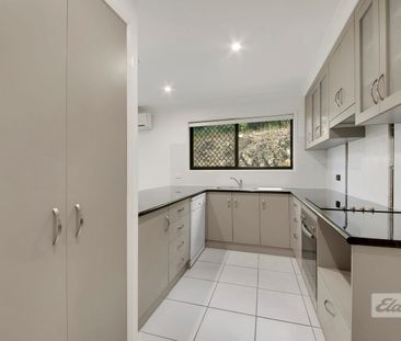 NEAT LOW MAINTENANCE 3 BEDROOM HOME WITH LOCK UP GARAGE - Photo 4