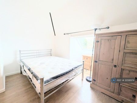 1 bedroom in a house share to rent - Photo 2