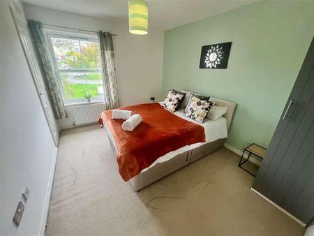 Alvington Drive Battledown, GL52 - Photo 4