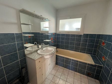 Location Appartement 4 pièces 98m² - Photo 3