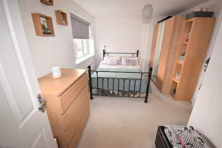 Peake Close, Sleaford, NG34 - Photo 3