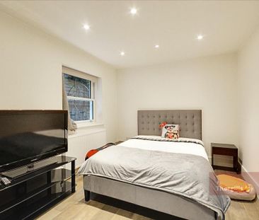 3 bedroom flat to rent - Photo 3