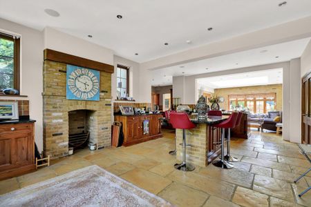 7 bedroom detached house to rent - Photo 2