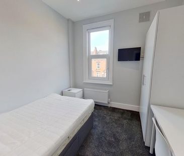 4 bedroom terraced house to rent - Photo 4