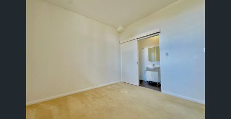 Ground Floor High Ceiling Two Bedroom Unit - Photo 3