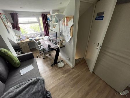4 bedroom semi-detached house to rent - Photo 2