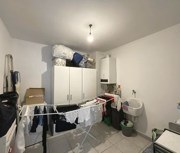 Centraal gelegen gelijkvloers appartement met twee slaapkamers en garage - Foto 2