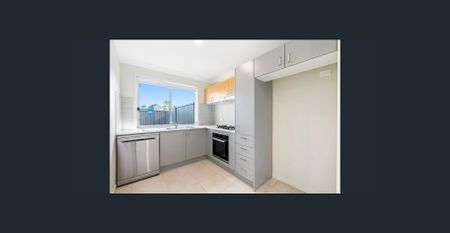 Modern Two-Bedroom Home for Rent - Perfect for Downsizers or First-Time Renters! - Photo 4