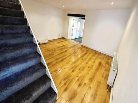 3 bedroom semi-detached house to rent - Photo 4