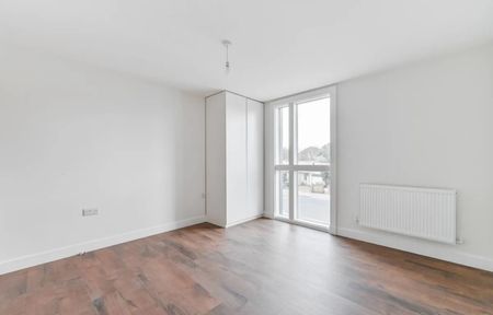 4 Bed Flat, Norbury Avenue, SW16 - Photo 2