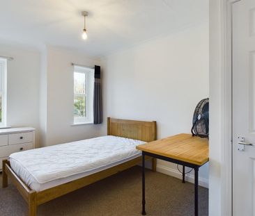 2 bedroom Flat To Let - Photo 6