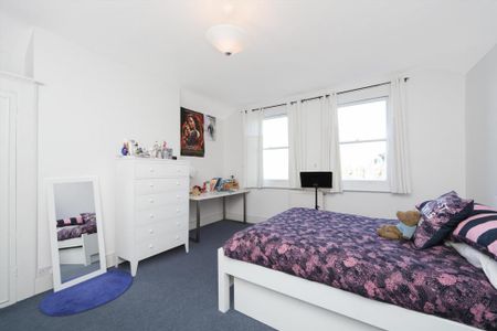 6 bedroom detached house to rent - Photo 4