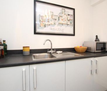 *** STUDENT HOUSE ***£795PPPM bills included*** A rare opportunity ... - Photo 2