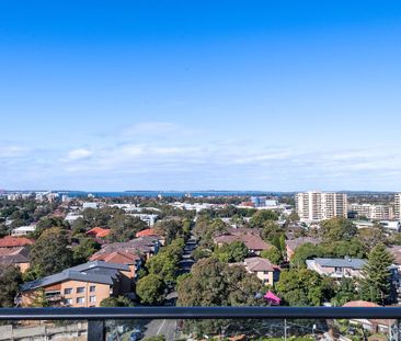 Stylish Apartment Offers Luxury and Lifestyle Convenience - Photo 3