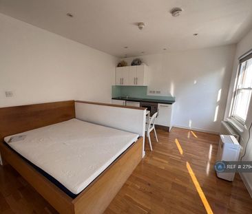 Studio to rent - Photo 2