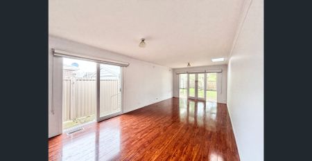 Space, Shedding & Family Living - Photo 3