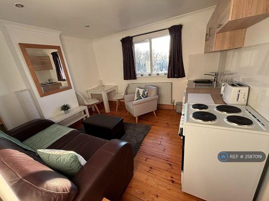 5 bedroom semi-detached house to rent - Photo 1